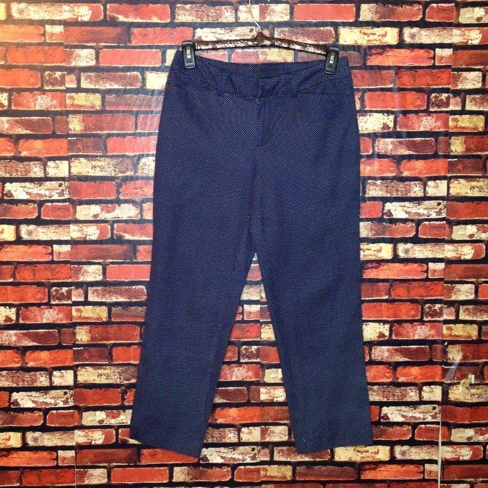 5 For $25size 8 Faded Glory Cropped Pants